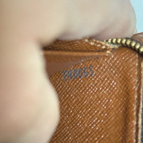 Authentic Louis Vuitton Zippy Wallet – Monogram Canvas - Picture 7 of 7